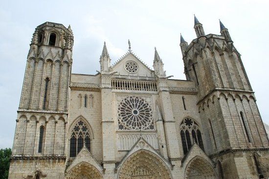 Basílica catedral de San Pedro de Poitiers