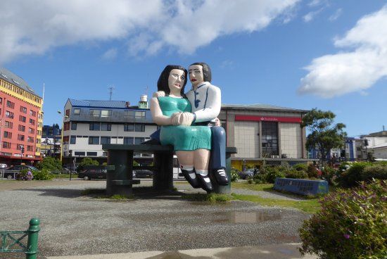 Sentados frente al mar