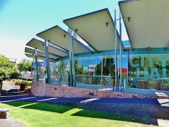 The Riddoch & Main Corner Complex