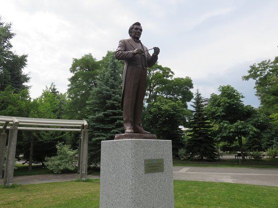Leonard Bernstein Statue