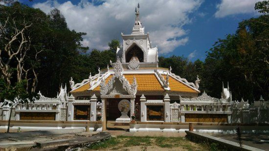 Wat Phukhao Thong