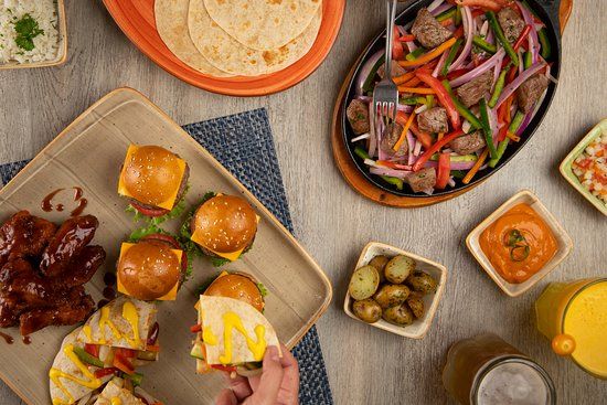 La Plaza Bar & Grill