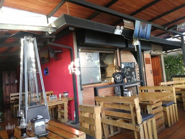 Woods Pizza & Beer Garden