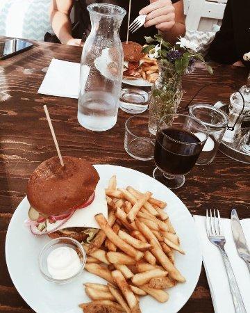 Veranda Café & Bistro