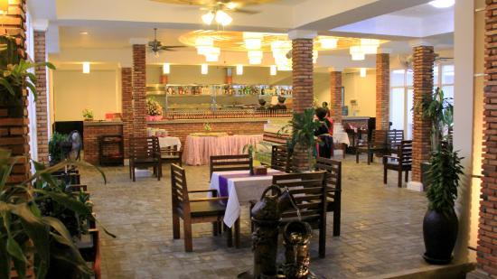 Full Moon Night Market & Restaurant