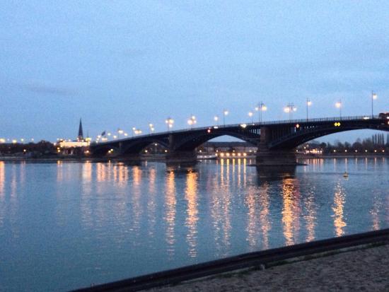 Theodor-Heuss-Brücke