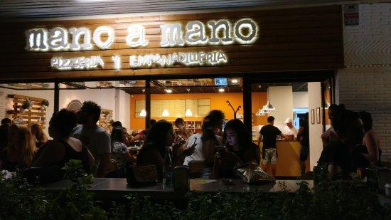 Mano a Mano Pizzeria y Empanadillería