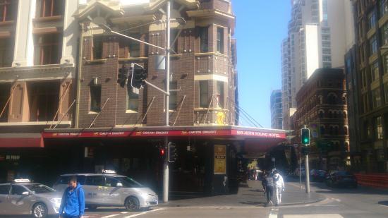 Sir John Young Hotel Tapas Bar