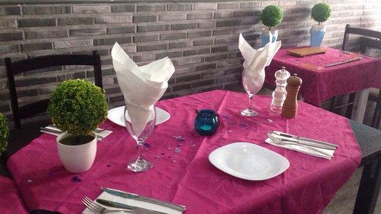 ZOZI'S bar and restaurant