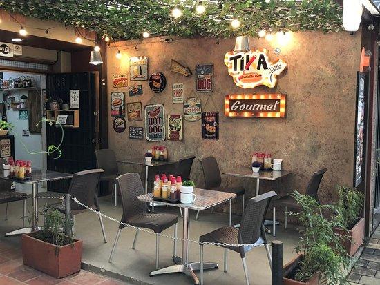 Tika Dogs Gourmet