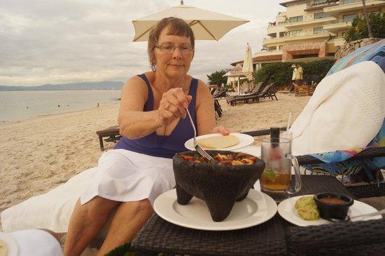 Aquazul Beach Bar & Lounge