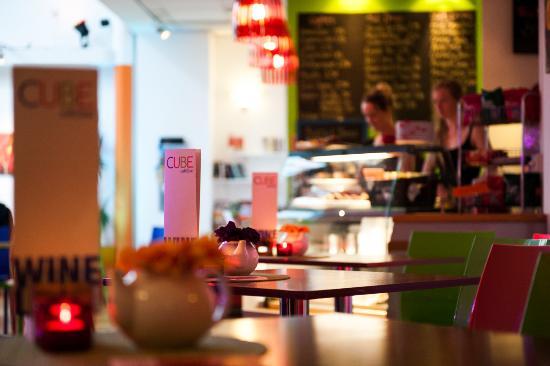 CUBE cafe bar at Déda