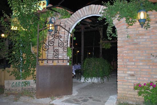 Elias' Garden Restaurant Tavern