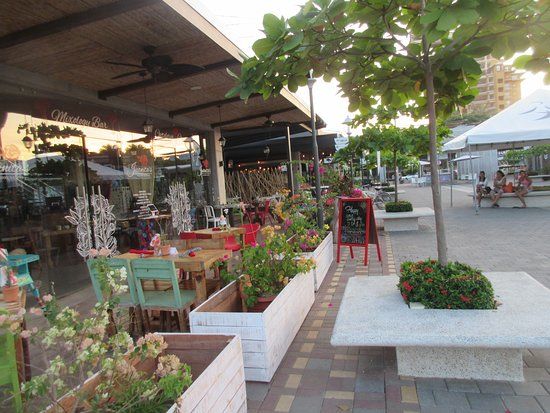 el centro comercial Jaco Walk Open Air