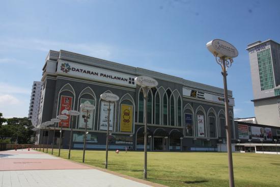 Centro Comercial Dataran Pahlawan Melaka Megamall
