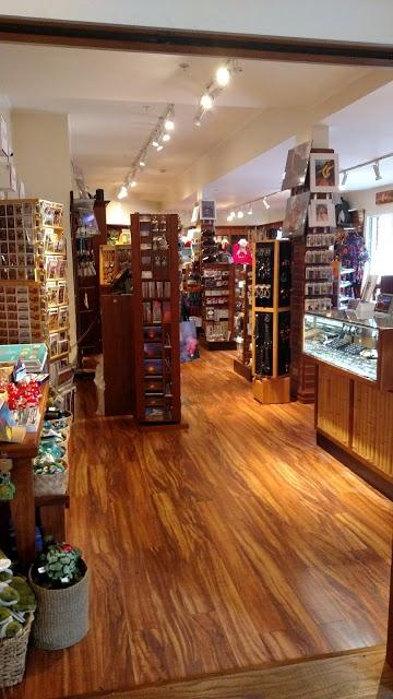 Uncle Georges Lounge at The Volcano House