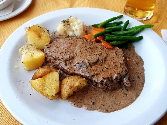 Churchill's Bar and Restaurant