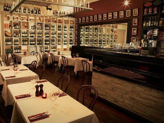 Les Bouchons Robertson Quay