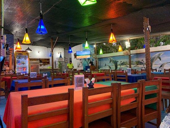 Restaurante & Pizza Los Delfines