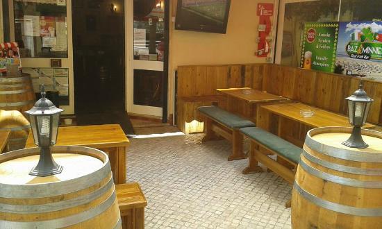 Baz Minnies Irish Bar