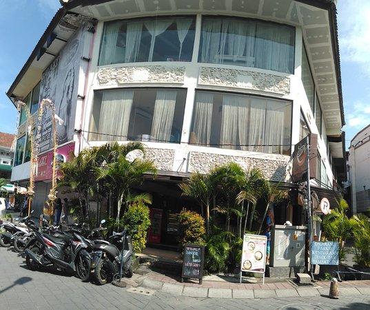 Gloria Jean's Kuta Square