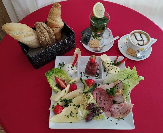 Yolo - Cafeteria & Bar