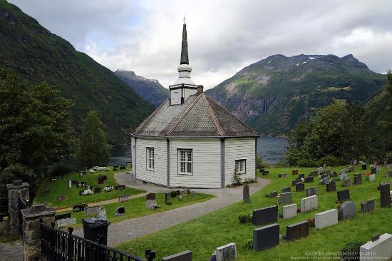 Iglesia de Geiranger