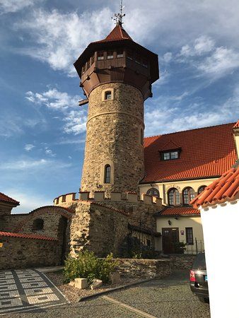 Hnevín Castle