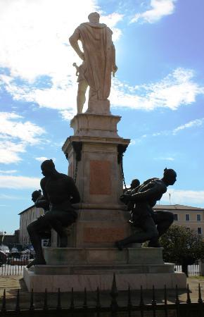 Monumento de los cuatro moros