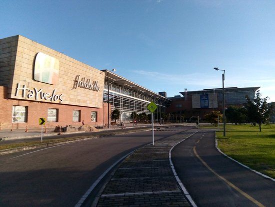 Hayuelos Centro Comercial y Empresarial