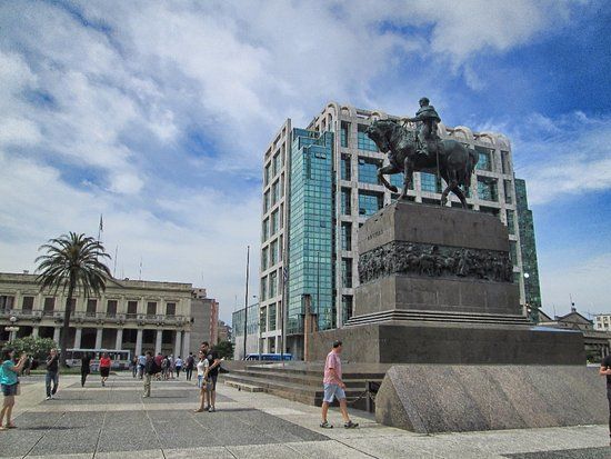 Mausoleo al General José Gervasio Artigas