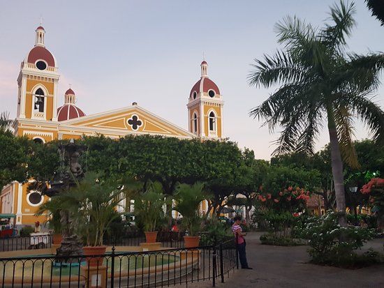 Parque Central De Granada
