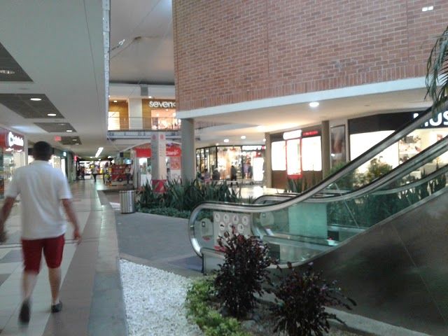 Centro Comercial San Pedro Plaza Comercial