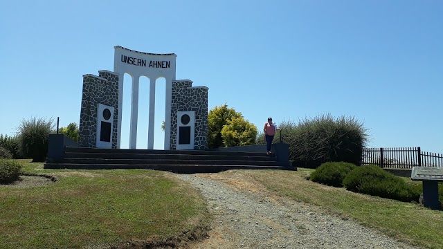 Monumento a Los Colonos