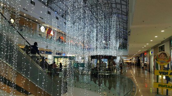 el Centro Comercial Cacique