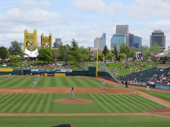 Estadio Raley Field