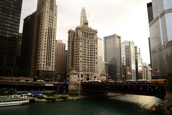 Bridgehouse y Museo Chicago River