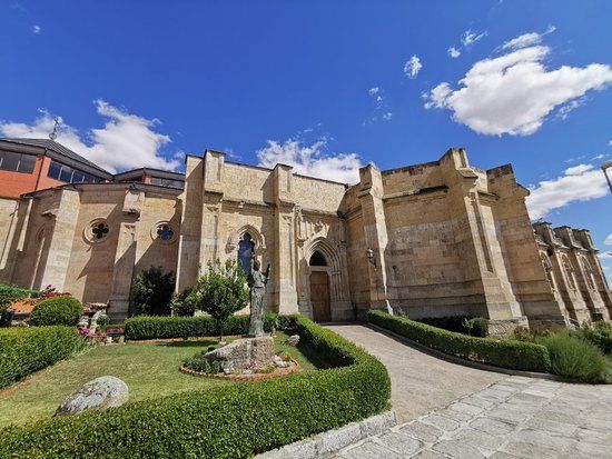 Iglesia de la Anunciación y Sepulcro de Santa Teresa