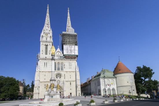 Catedral de la Asunción de María y a San Esteban y San Ladislao de Hungría