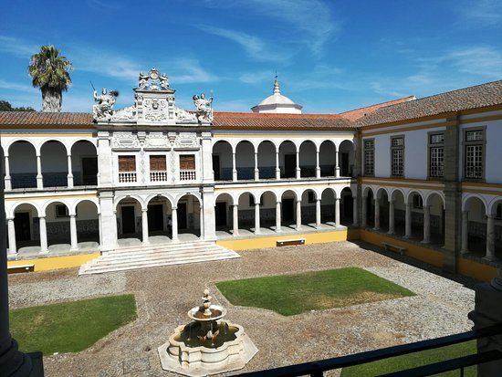 Universidad de Évora