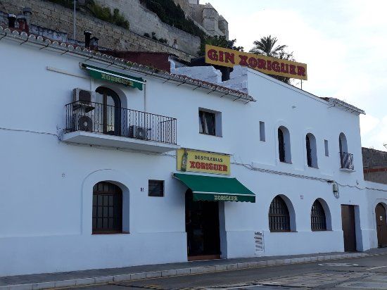 la fábrica de ginebra Xoriguer