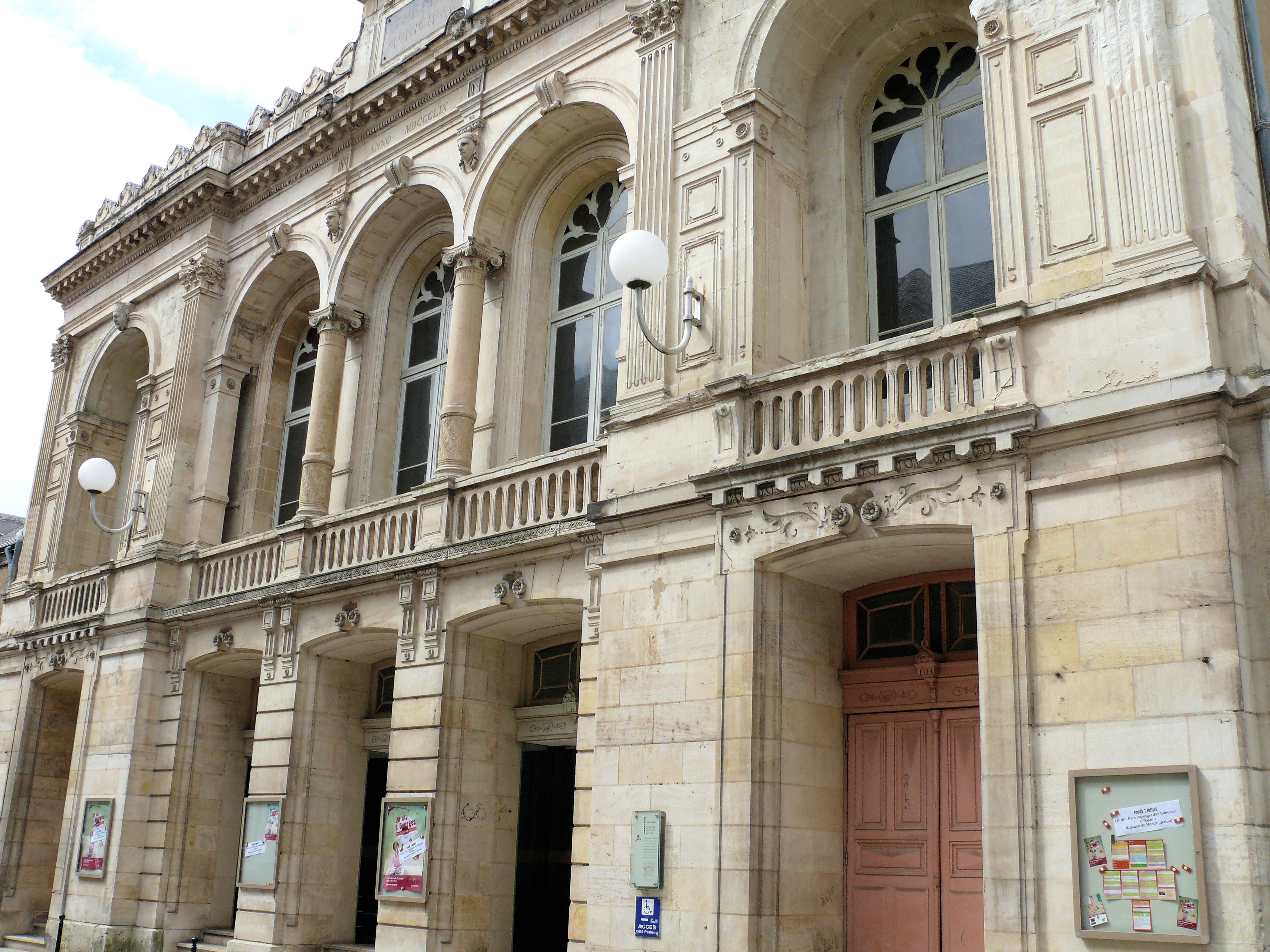 Theatre Municipal Jacques-Coeur