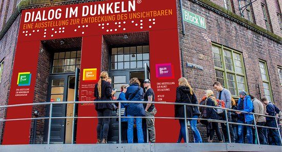 Exposición Dialog im Dunkeln