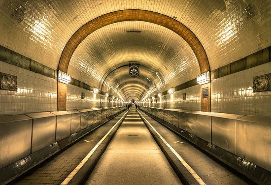 El viejo túnel del río Elba