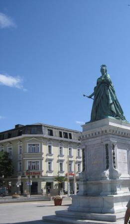 Maria-Theresien-Statue